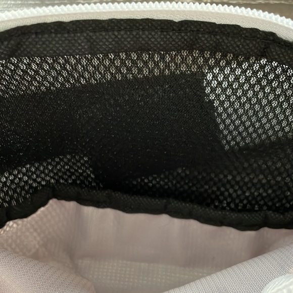 NWT NEW BALANCE Fannypack/belt bag - Picture 6 of 6